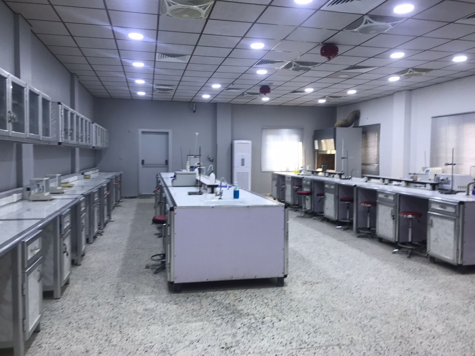 مختبر الكيمياء العامة Image